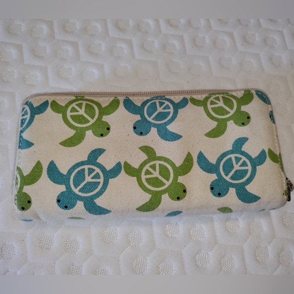 Bungalow 360 sea turtle zip wallet - Picture 2 of 6
